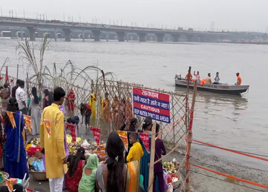 26th October 2025 : A shot of People Performing Chhath Puja Ritual at Yamuna River Kalindi Kunj Delhi India