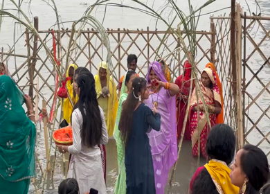 26th October 2025 : A shot of People Performing Chhath Puja Ritual at Yamuna River Kalindi Kunj Delhi India