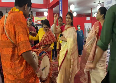 28th September 2025 : A Shot of People Performing Traditional Dance at Durga Puja Pandal Delhi India