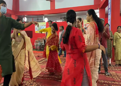 28th September 2025 : A Shot of People Performing Traditional Dance at Durga Puja Pandal Delhi India