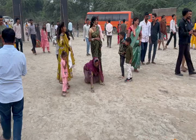 26th October 2025 : Women Performing Chhath Puja Ritual at Yamuna River Kalindi Kunj Delhi India