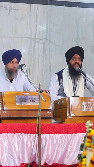 09th Feb 2026 : Vertical Shot of Sikh Musicians Performing Kirtan at Gurudwara